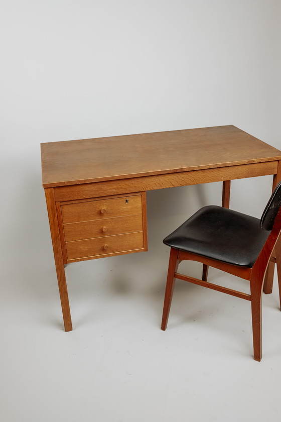 Image 1 of Vintage Deens houten bureau