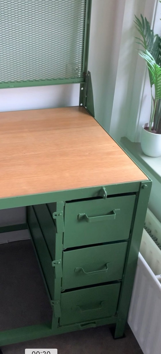 Image 1 of Industriële Vintage Werktafel / Bureau – Authentiek