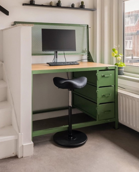 Image 1 of Industriële Vintage Werktafel / Bureau – Authentiek