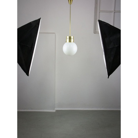 Image 1 of Mid-eeuwse opaline hanglamp