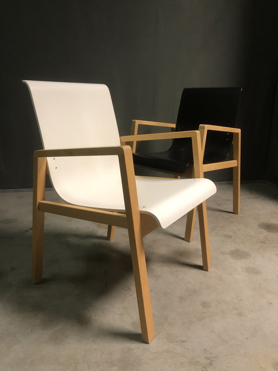 Image 1 of 2x Artek hal fauteuils