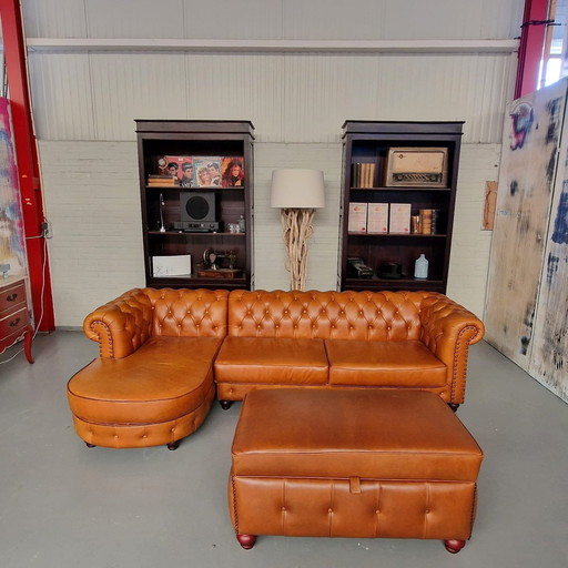 Classic Chesterfield Bank – SC Mosterdbruin, Leer