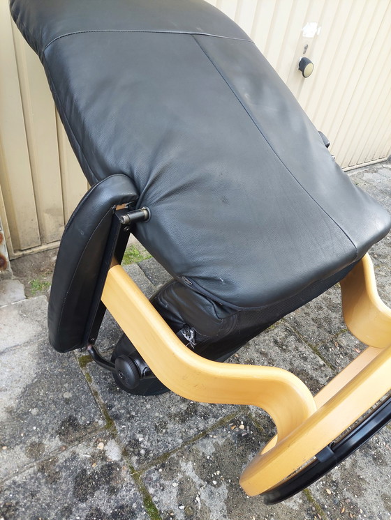 Image 1 of Stressless recliner with footstool