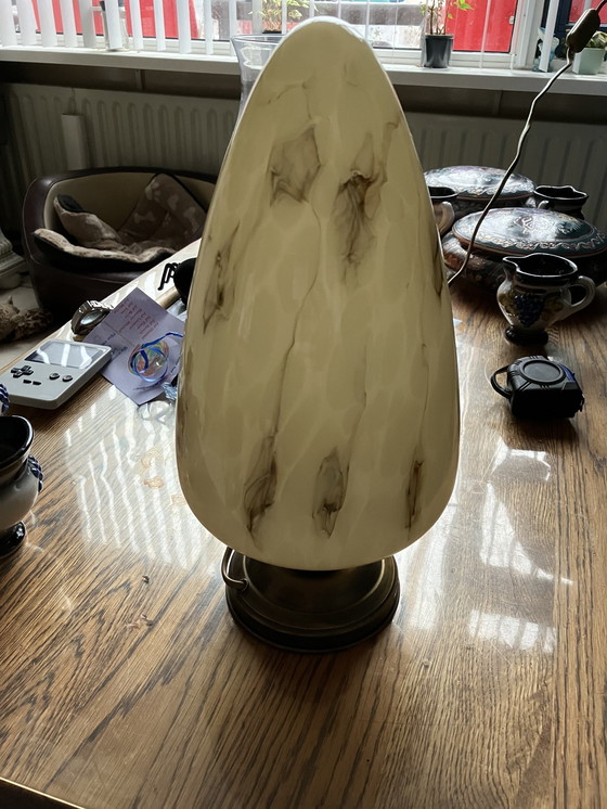 Image 1 of Menhir Gemarmerd Ei Lamp Met Bronzen Voet