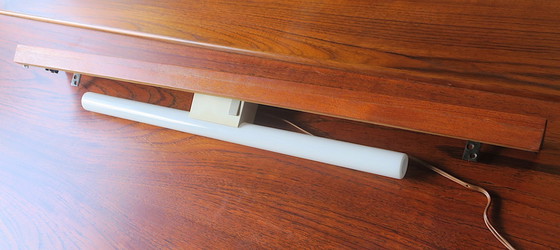 Image 1 of Paar teakhouten planken met wandlampen, Denemarken 1960S