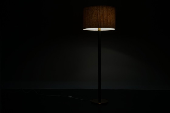 Image 1 of Duitse vintage vloerlamp in goud met grote kap & gouden details, jaren 1970