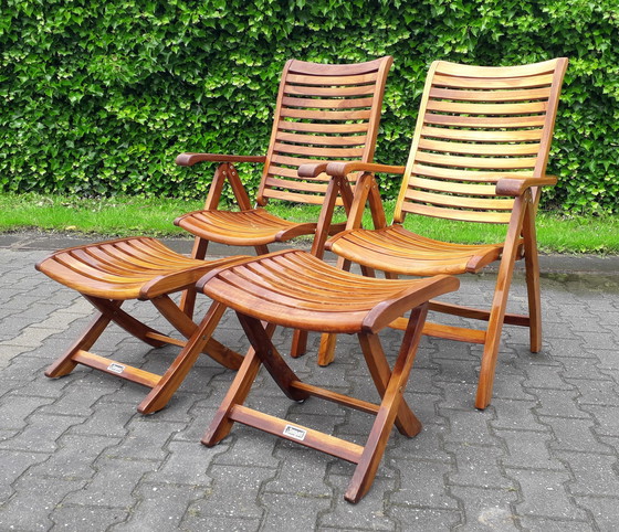 Image 1 of 2 Sunyard Corby teak standenstoelen met voetenbankjes NIEUW