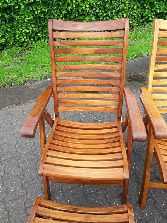 Image 1 of 2 Sunyard Corby teak standenstoelen met voetenbankjes NIEUW