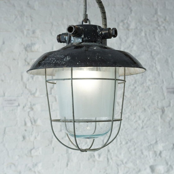 Image 1 of Vintage geëmailleerde hanglamp met glazen bol, Tsjecho-Slowakije 1950