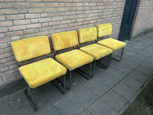 4 Gele Ribstof Stoelen Met Chrome Buisframe