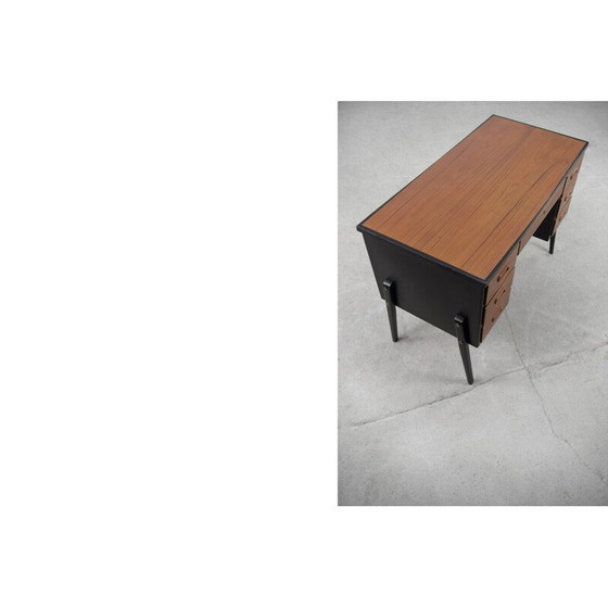 Image 1 of Vintage goudbruin teakhouten bureau, Zweden 1960