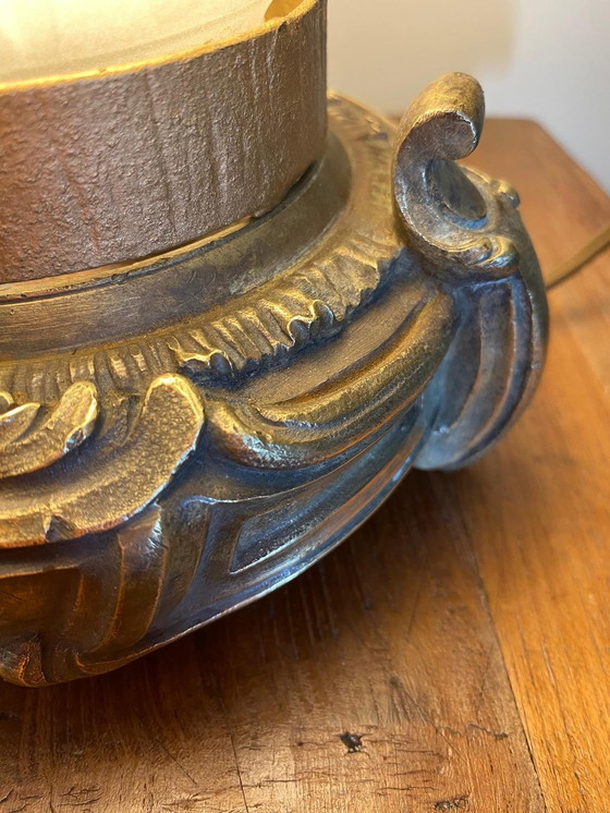 Image 1 of Bronzen en glazen Art Deco lamp.