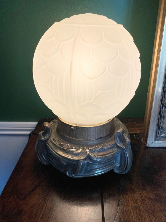 Image 1 of Bronzen en glazen Art Deco lamp.