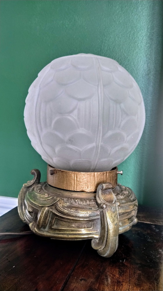 Image 1 of Bronzen en glazen Art Deco lamp.