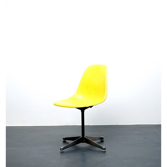 Image 1 of Vintage gele glasvezel stoel van Charles en Ray Eames voor Herman Miller, Duitsland 1960