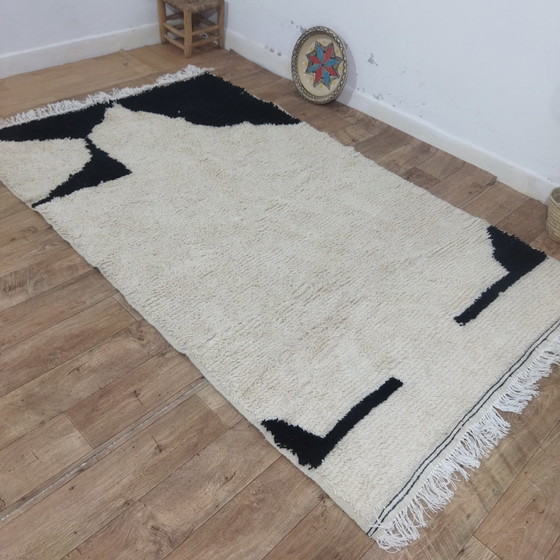 Image 1 of Marokkaans Berber Tapijt In Zwart En Wit - Tapis Berbère Marocain Blanc Et Noir