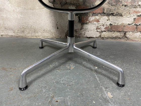 Image 1 of Vitra Aluminium stoel EA 108 bureaustoel van Charles & Ray Eames Hopsak zwart