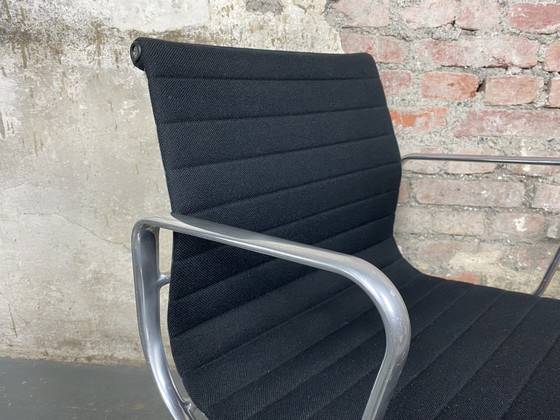 Image 1 of Vitra Aluminium stoel EA 108 bureaustoel van Charles & Ray Eames Hopsak zwart