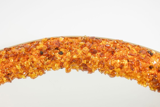 Image 1 of Ronde spiegel met amberkleurige achtergrondverlichting. Hedendaags kunstwerk.
