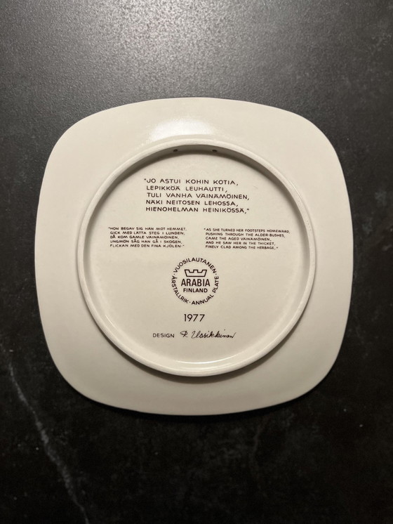 Image 1 of Arabia Finland Jaarbord / Annual Plate 1977 In Originele - Maar Ietwat Beschadigde - Doos. Ontwerp / Design: Raija Uosikkinen