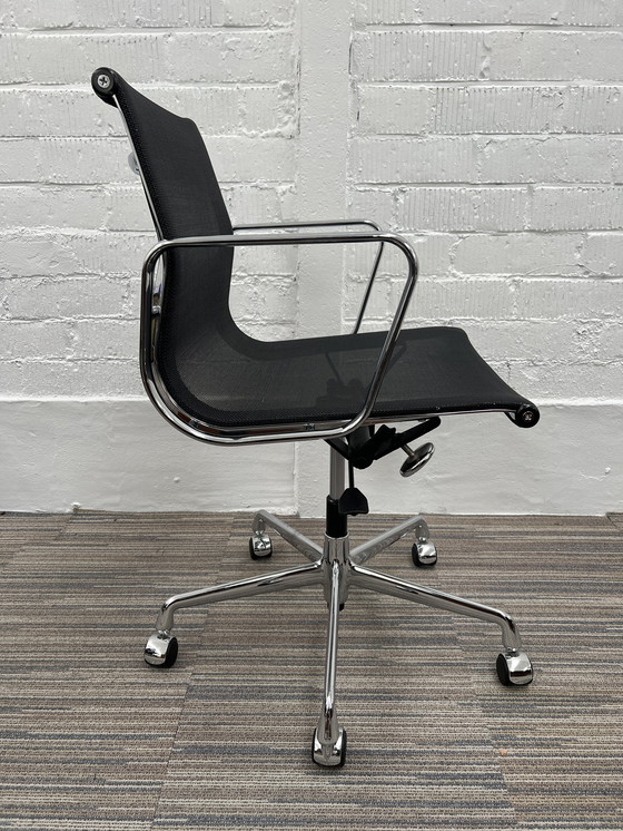 Image 1 of 1X Ea118 Charles Ray Eames Stoel