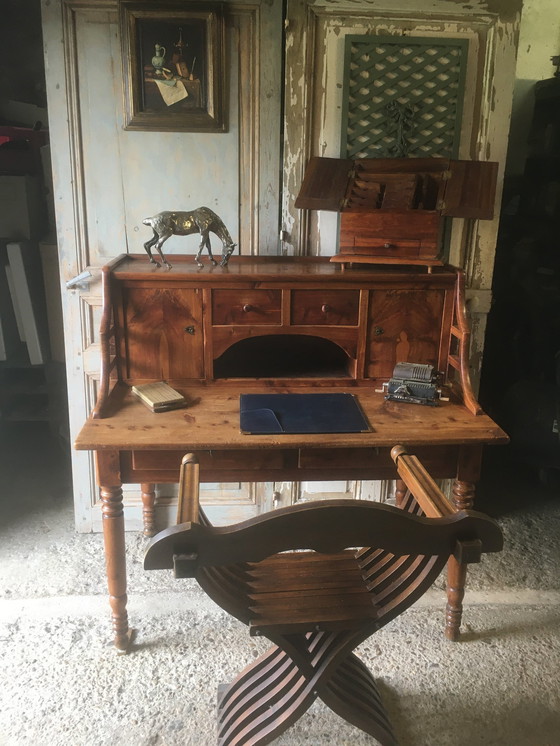 Image 1 of Vintage grenen bureau met meerdere niveaus