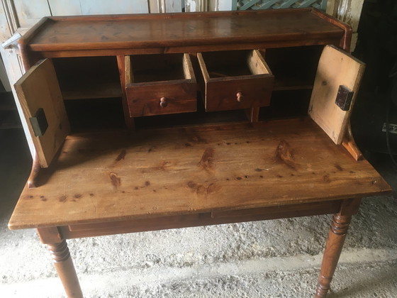 Image 1 of Vintage grenen bureau met meerdere niveaus