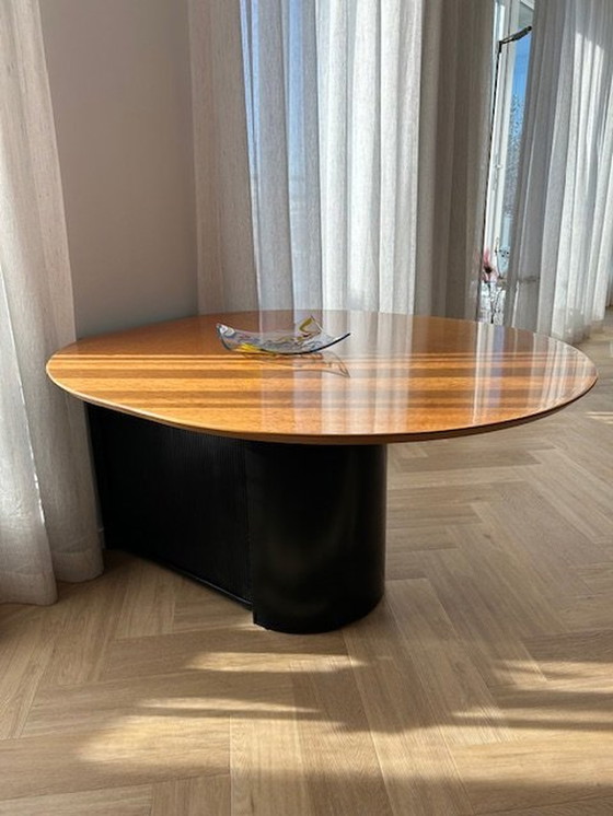 Image 1 of Leolux Najade eettafel Met 4 Thonet S320 P Stoelen