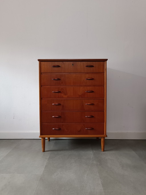 Vintage Deense Ladekast In Teak