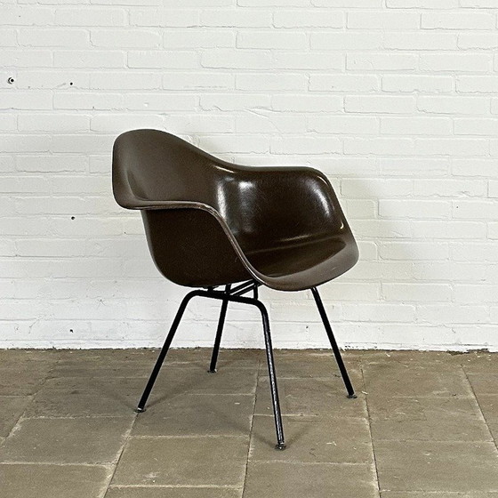 Image 1 of Charles & Ray Eames DAR Fiberglass Armchair van Herman Miller