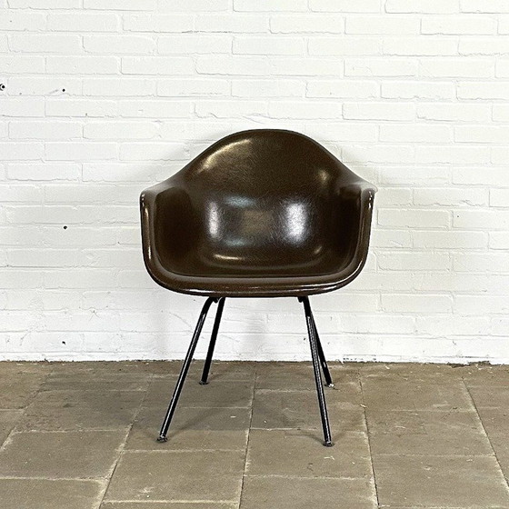 Image 1 of Charles & Ray Eames DAR Fiberglass Armchair van Herman Miller