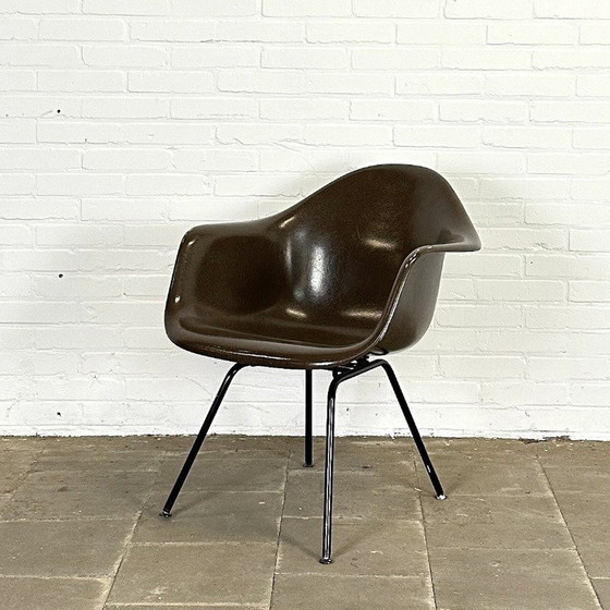 Image 1 of Charles & Ray Eames DAR Fiberglass Armchair van Herman Miller