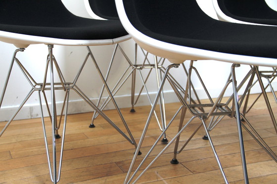 Image 1 of Suite van 4 stoelen, Charles & Ray Eames