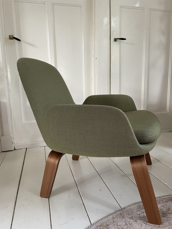 Image 1 of Normann Copenhagen Fauteuil, Donkergroen Met Walnotenhouten Poten