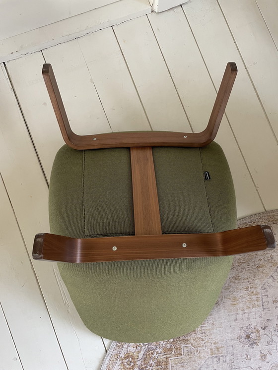 Image 1 of Normann Copenhagen Fauteuil, Donkergroen Met Walnotenhouten Poten