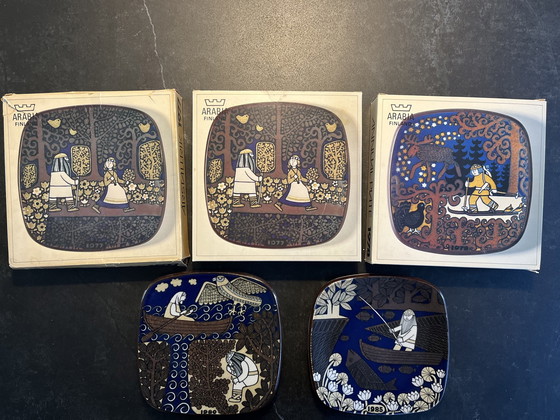 Image 1 of Arabia Finland Jaarbord / Jaarplaat 1980 Ontwerp / Ontwerp: Raija Uosikkinen