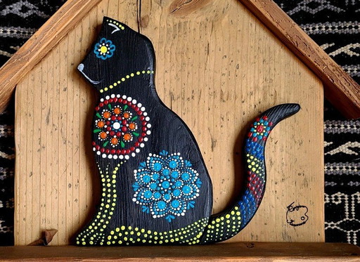 Monika Rygas, Beeldhouwwerk, Mandala Kat - 48 Cm - Hout - 2023