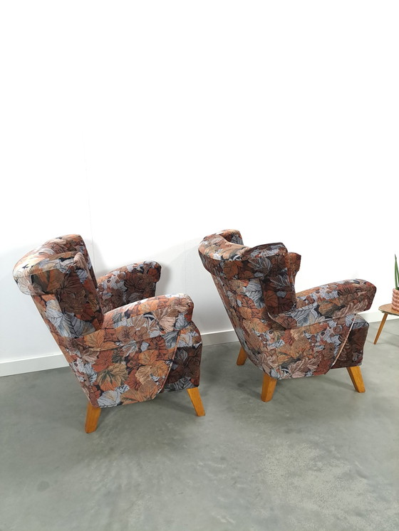 Image 1 of Set bloemen fauteuils met houten poten