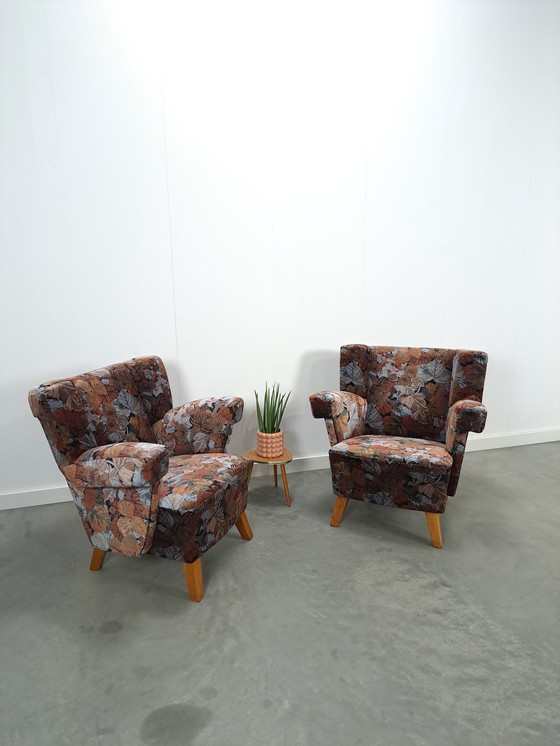 Image 1 of Set bloemen fauteuils met houten poten