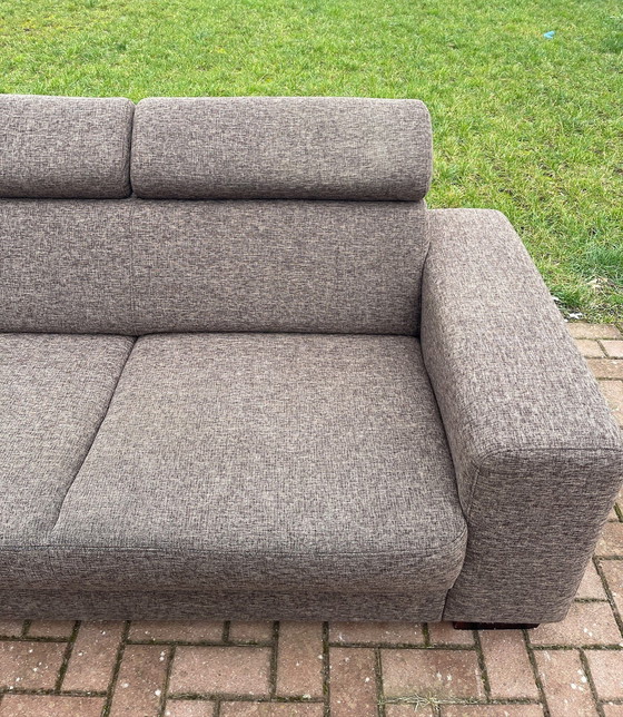 Image 1 of Grote stoffen bruine 4-zitsbank + hocker