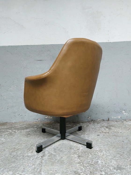 Image 1 of Vintage mid-century swivel design armchair