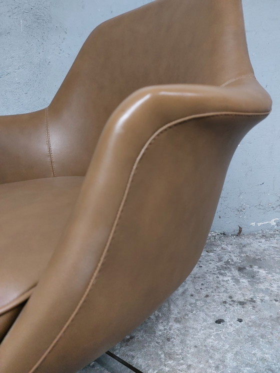 Image 1 of Vintage mid-century swivel design armchair