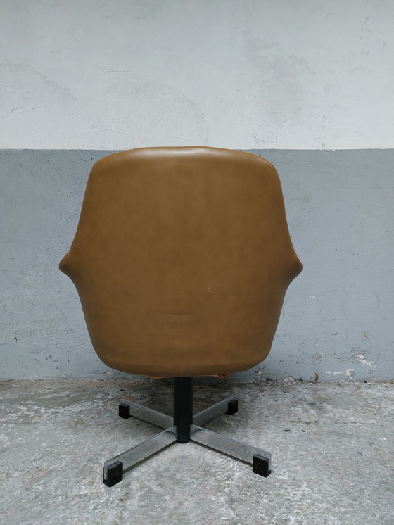 Image 1 of Vintage mid-century swivel design armchair