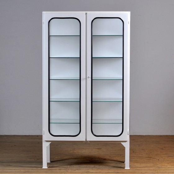 Image 1 of Gerestaureerde Vintage medische kast van IJzer en Glas , jaren 70