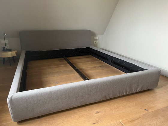 Image 1 of Meridiani bed Louis van ontwerper Andrea Parisi