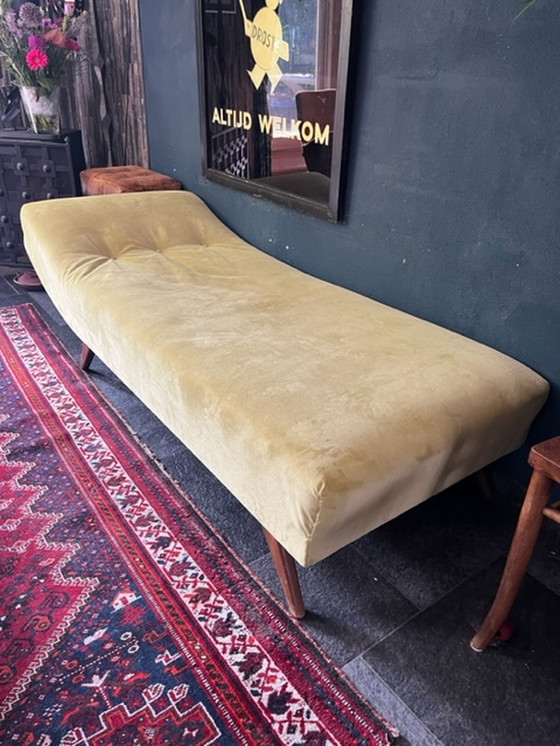 Image 1 of Skandinavisch daybed opnieuw gestoffeerd