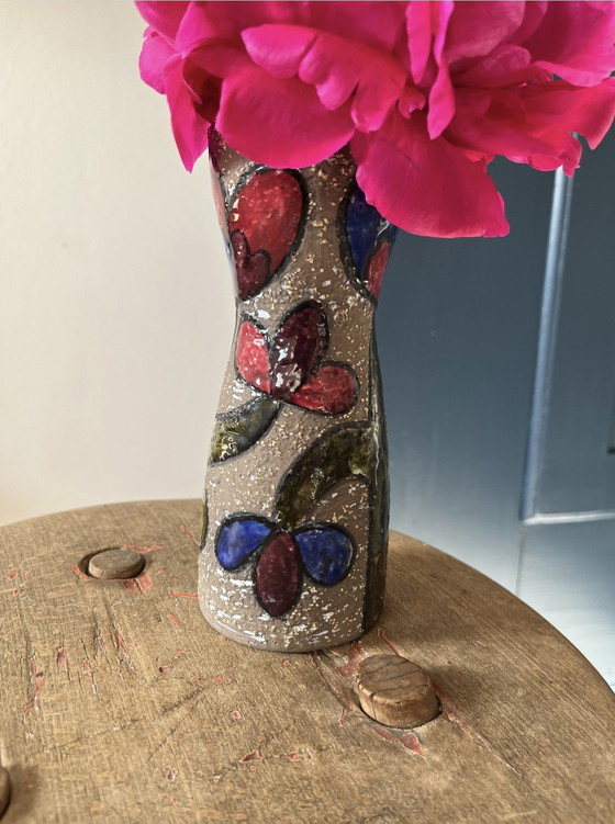 Image 1 of Mari Simmulson Vaas, "Cardus", Upsala Ekeby Zweden, Bloemmotief, Nr. 7040M, Keramiek/ Steengoed, Vintage 1970