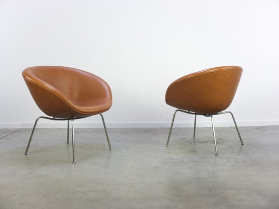 Image 1 of Vroeg paar 'Pot'-stoelen van Arne Jacobsen voor Fritz Hansen, 1959