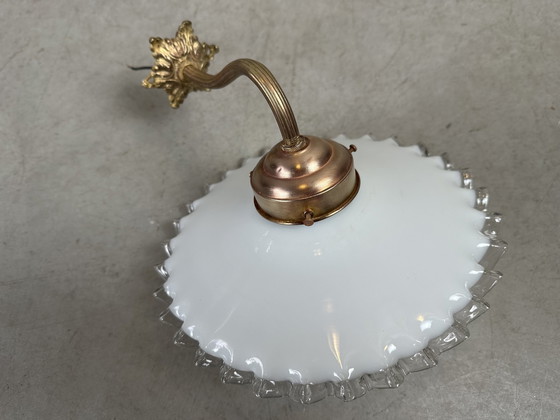 Image 1 of Antieke Wandlamp - Opaline Kraaglamp Met Brass Houder