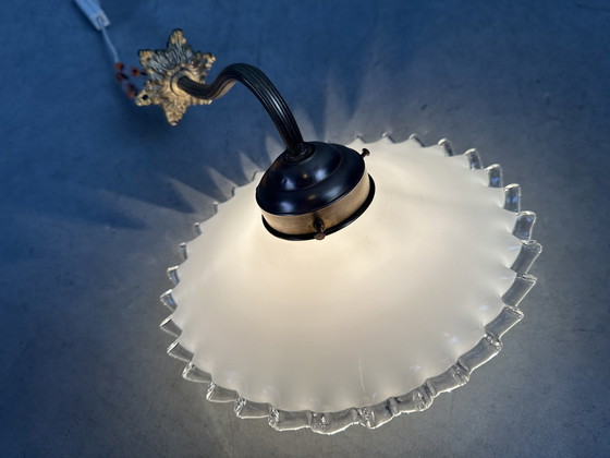 Image 1 of Antieke Wandlamp - Opaline Kraaglamp Met Brass Houder